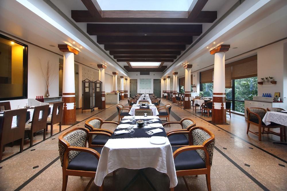 Hotel Maurya Patna Patna  Buitenkant foto