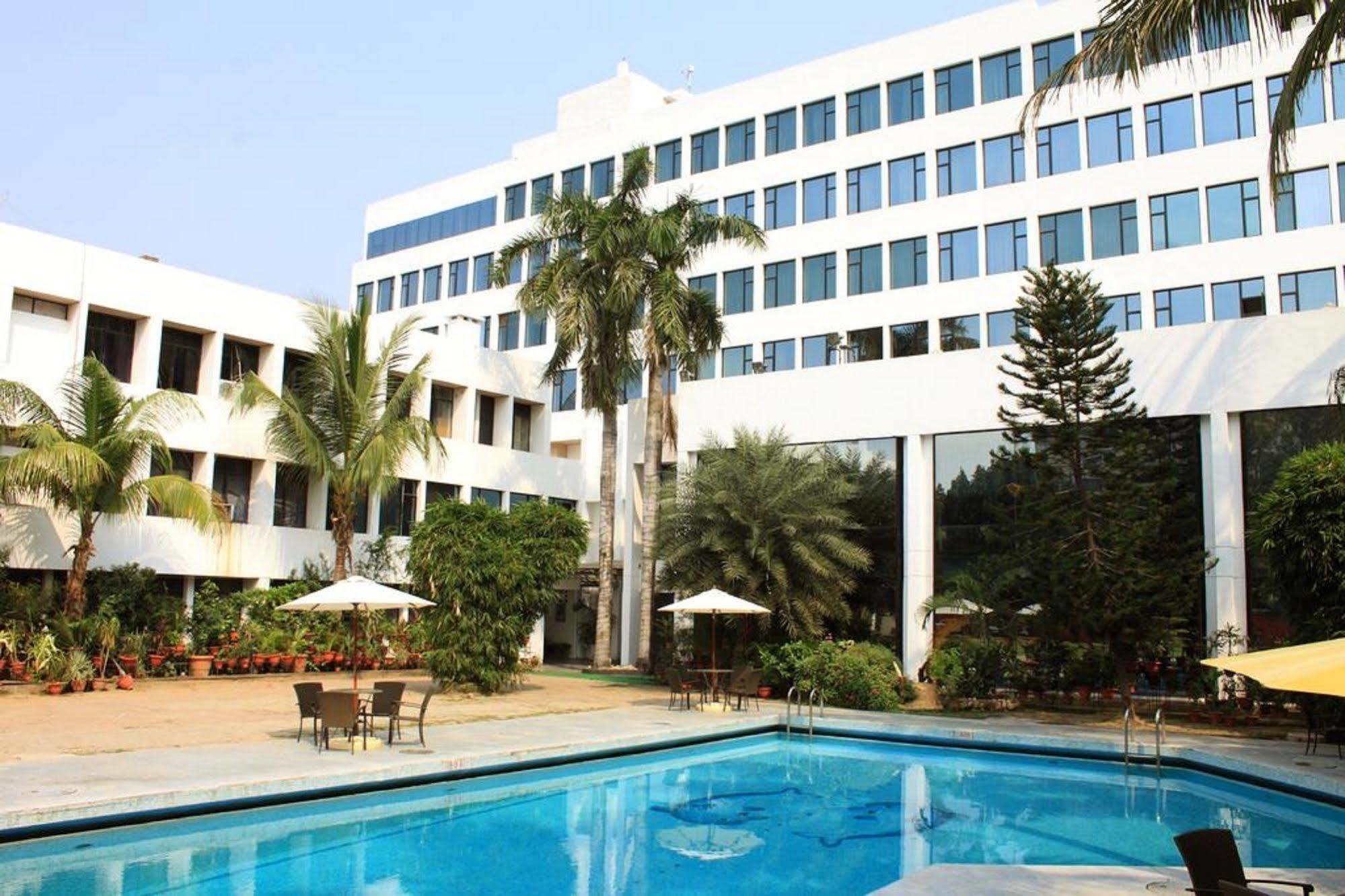 Hotel Maurya Patna Patna  Buitenkant foto
