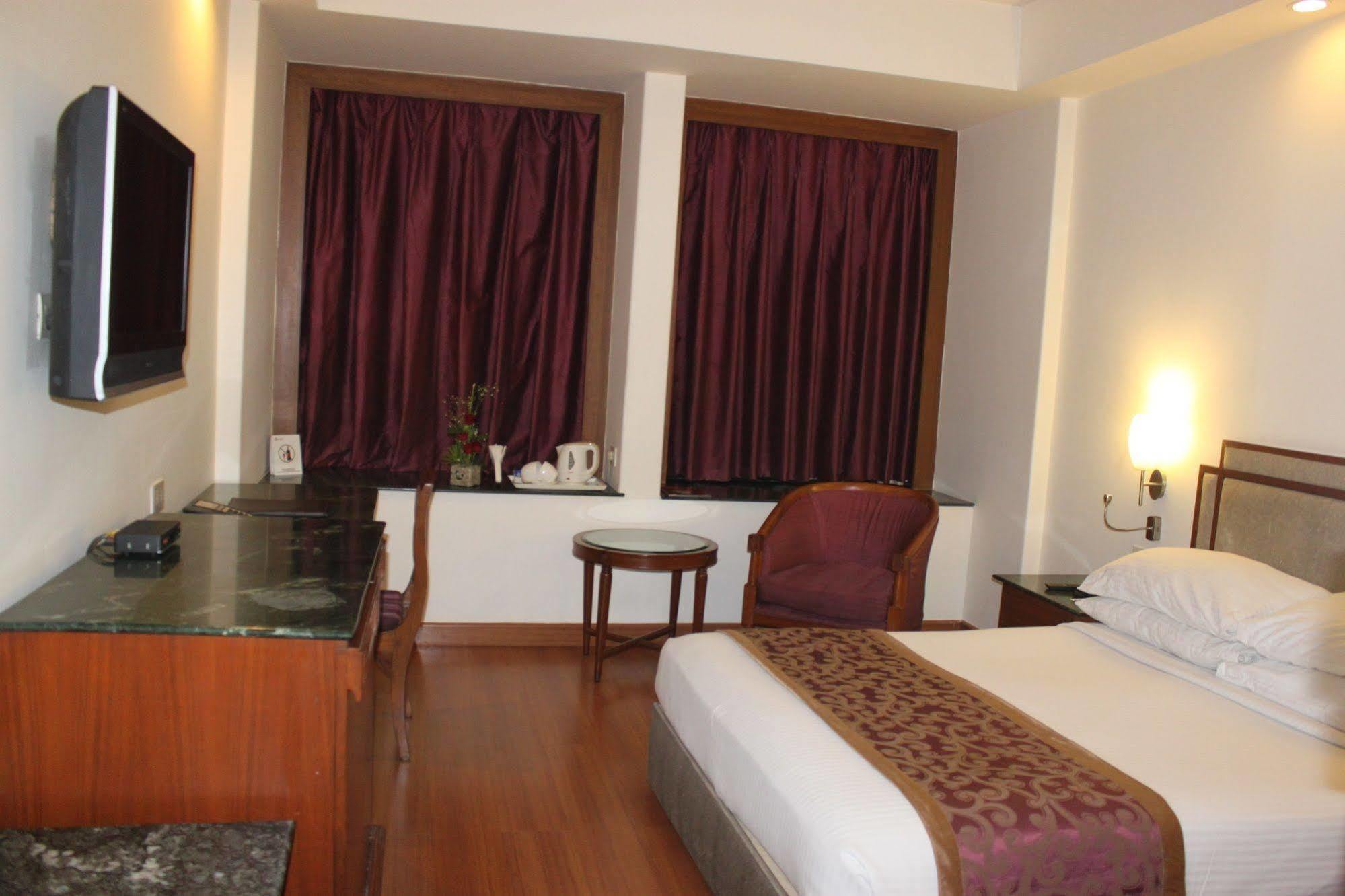 Hotel Maurya Patna Patna  Buitenkant foto