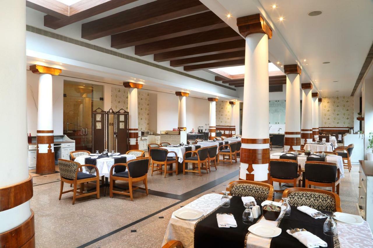 Hotel Maurya Patna Patna  Buitenkant foto